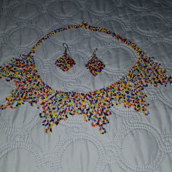 Gorgeous Multicolored Necklace & earrings - Picture 1 of 3